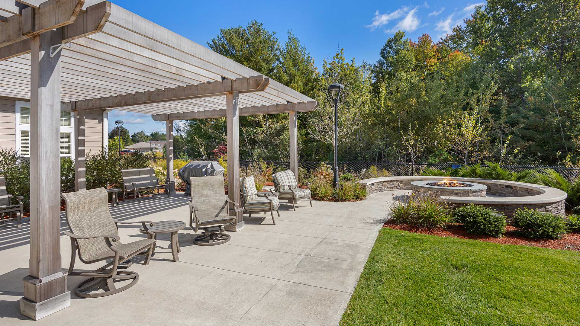 The outdoor patio at Kennedy Meadows